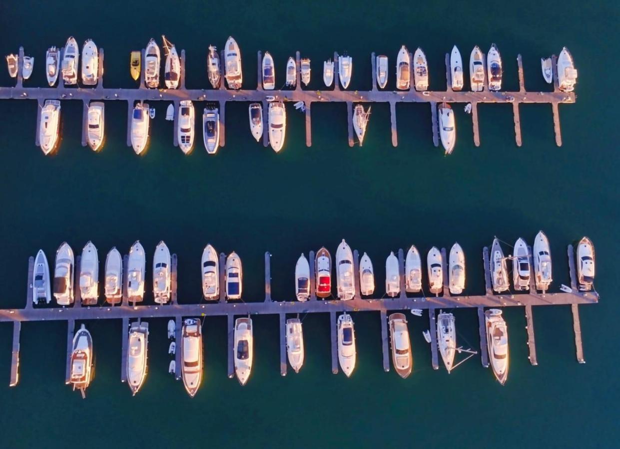 Marina Del Gargano Houseboat Hotel Manfredonia Exterior photo