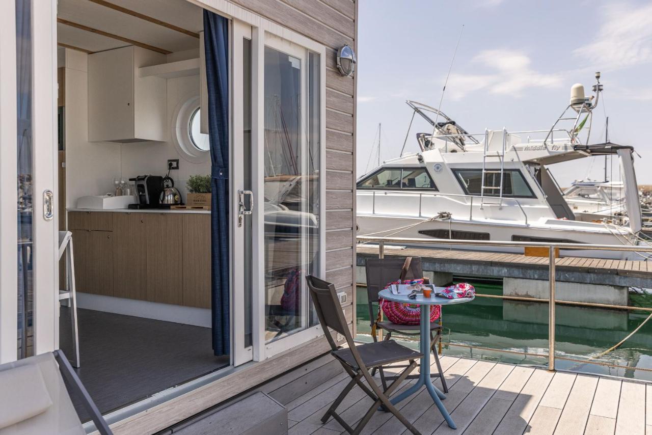Marina Del Gargano Houseboat Hotel Manfredonia Exterior photo