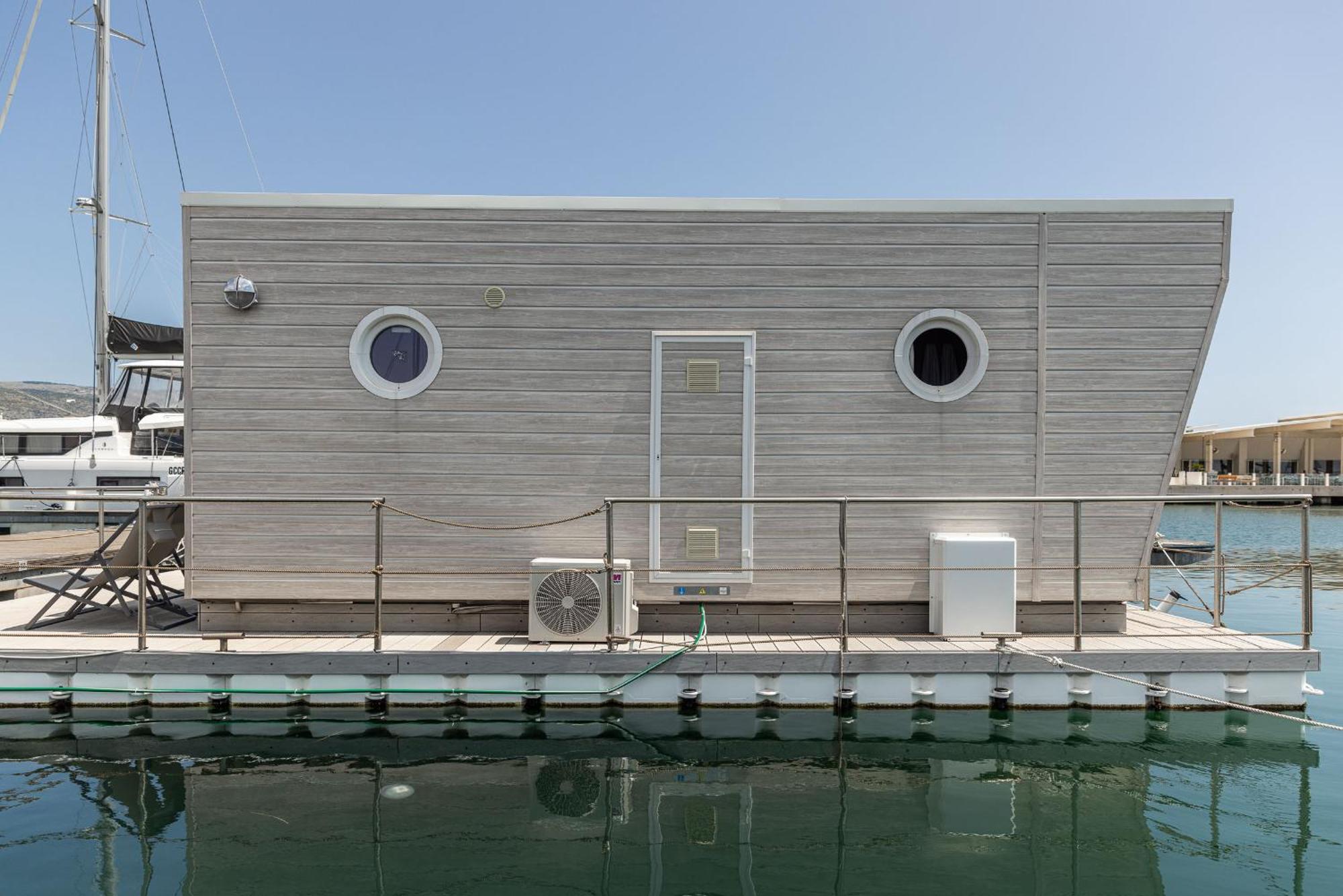 Marina Del Gargano Houseboat Hotel Manfredonia Exterior photo