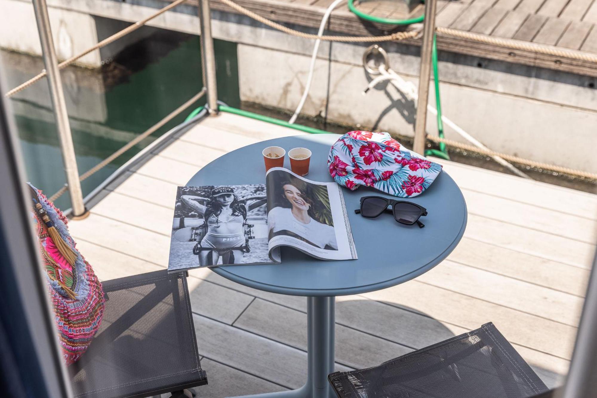 Marina Del Gargano Houseboat Hotel Manfredonia Exterior photo