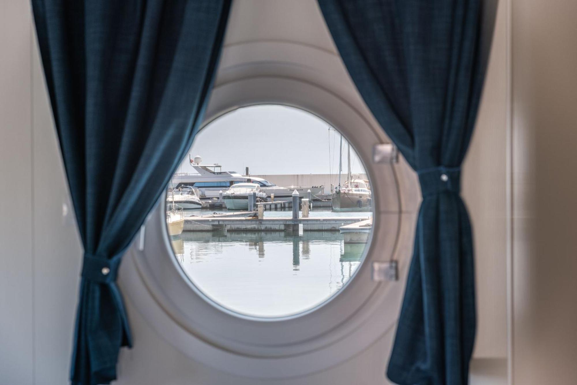 Marina Del Gargano Houseboat Hotel Manfredonia Exterior photo